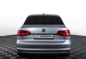 Подержанный автомобиль Volkswagen Jetta Sedan 2015 года (6 фото)