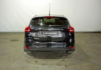 Подержанный автомобиль Ford Focus Hatchback 2016 года (5 фото)