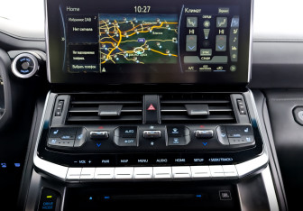 Подержанный автомобиль Toyota Land Cruiser Suv 2021 года (15 фото)