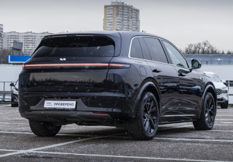 Подержанный автомобиль LiXiang L7 2023 года (5 фото)