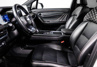 Подержанный автомобиль Geely Okavango 2024 года (18 фото)