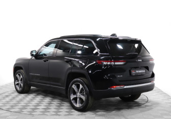 Подержанный автомобиль Jeep Grand Cherokee 2023 года (7 фото)