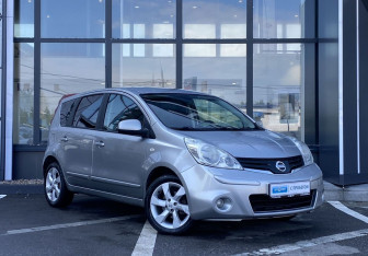 Подержанный автомобиль Nissan Note 2010 года (3 фото)