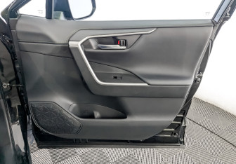Подержанный автомобиль Toyota RAV4 2024 года (25 фото)