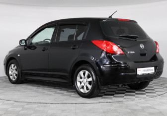 Подержанный автомобиль Nissan Tiida Hatchback 2010 года (4 фото)