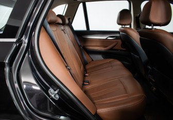 Подержанный автомобиль BMW X5 2017 года (12 фото)