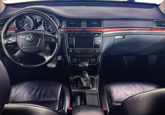Подержанный автомобиль Skoda Superb Liftback 2011 года (17 фото)