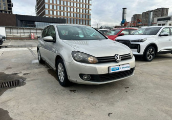 Подержанный автомобиль Volkswagen Golf Hatchback 2011 года (3 фото)