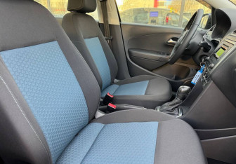 Подержанный автомобиль Volkswagen Polo Sedan 2013 года (10 фото)