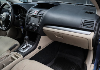 Подержанный автомобиль Subaru XV 2012 года (7 фото)