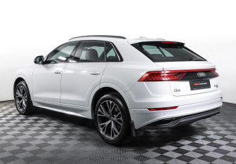 Подержанный автомобиль Audi Q8 2019 года (7 фото)