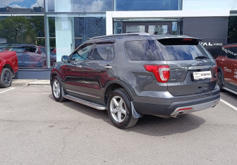Подержанный автомобиль Ford Explorer 2017 года (7 фото)