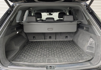 Подержанный автомобиль Volkswagen Touareg 2020 года (10 фото)