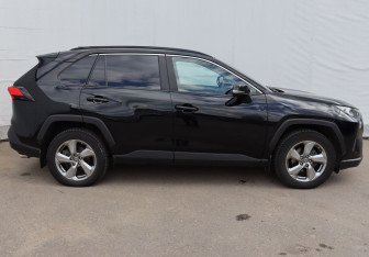 Подержанный автомобиль Toyota RAV4 2020 года (7 фото)