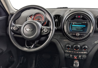 Подержанный автомобиль MINI Countryman 2018 года (27 фото)