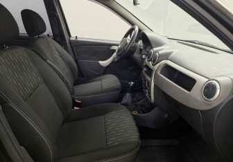 Подержанный автомобиль Renault Logan Sedan 2010 года (8 фото)