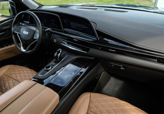 Подержанный автомобиль Cadillac Escalade Suv 2022 года (9 фото)