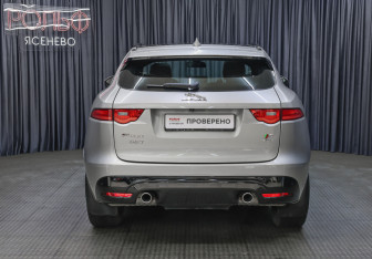 Подержанный автомобиль Jaguar F-Pace 2017 года (6 фото)