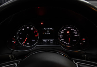 Подержанный автомобиль Audi Q5 2015 года (13 фото)