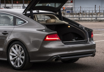 Подержанный автомобиль Audi A7 2013 года (24 фото)