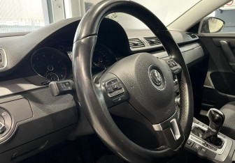 Подержанный автомобиль Volkswagen Passat Sedan 2012 года (12 фото)