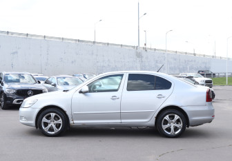 Подержанный автомобиль Skoda Octavia Liftback 2011 года (8 фото)