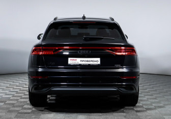 Подержанный автомобиль Audi Q8 2021 года (6 фото)