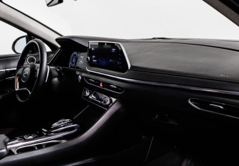 Подержанный автомобиль Hyundai Sonata 2022 года (9 фото)