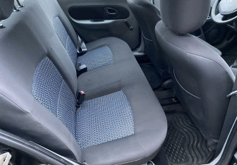 Подержанный автомобиль Renault Symbol 2006 года (11 фото)