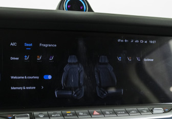 Подержанный автомобиль Voyah Free 2023 года (18 фото)