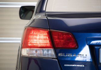 Подержанный автомобиль Subaru Legacy Sedan 2011 года (33 фото)