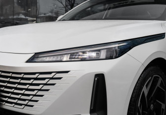 Подержанный автомобиль Changan Lamore 2024 года (29 фото)