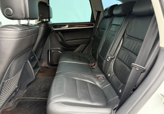Подержанный автомобиль Volkswagen Touareg 2013 года (11 фото)