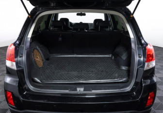 Подержанный автомобиль Subaru Outback Wagon 2012 года (9 фото)