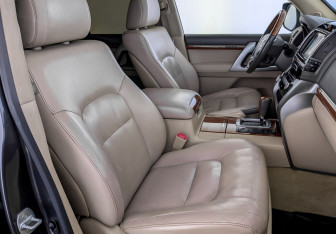 Подержанный автомобиль Toyota Land Cruiser Suv 2013 года (25 фото)