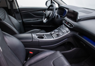 Подержанный автомобиль Hyundai Santa Fe 2022 года (9 фото)
