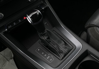 Подержанный автомобиль Audi Q3 2020 года (23 фото)