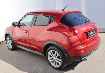 Подержанный автомобиль Nissan Juke 2011 года (6 фото)
