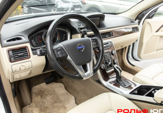Подержанный автомобиль Volvo XC70 2014 года (15 фото)