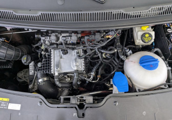 Подержанный автомобиль Volkswagen Caravelle 2022 года (9 фото)