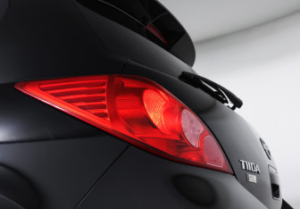 Подержанный автомобиль Nissan Tiida Hatchback 2012 года (18 фото)
