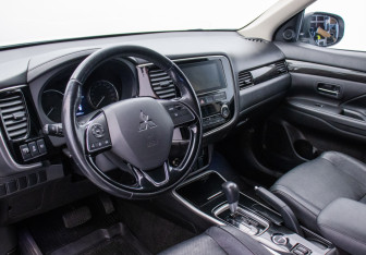 Подержанный автомобиль Mitsubishi Outlander 2018 года (9 фото)