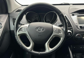 Подержанный автомобиль Hyundai ix35 2011 года (12 фото)