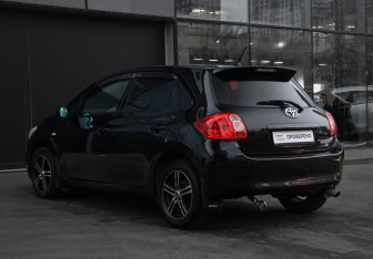 Подержанный автомобиль Toyota Auris Hatchback 2008 года (7 фото)