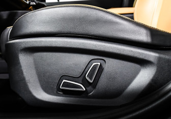 Подержанный автомобиль Changan UNI-V 2022 года (16 фото)