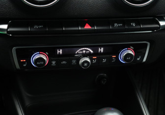 Подержанный автомобиль Audi A3 Sedan 2017 года (18 фото)