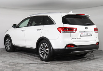 Подержанный автомобиль Kia Sorento 2016 года (7 фото)