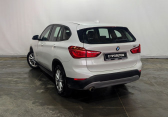 Подержанный автомобиль BMW X1 2017 года (4 фото)