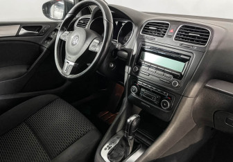 Подержанный автомобиль Volkswagen Golf Hatchback 2011 года (9 фото)