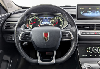 Подержанный автомобиль Hongqi H5 2022 года (21 фото)